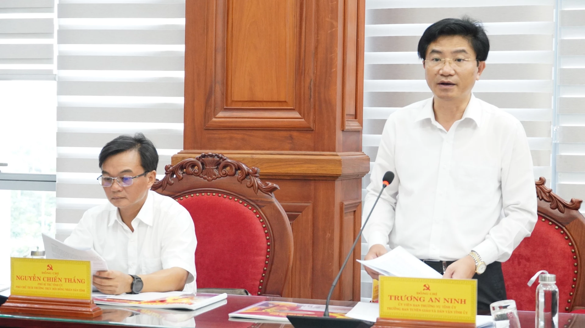 Trưởng Ban Tuyên giáo và Dân vận Tỉnh ủy Trương An Ninh báo cáo tại buổi làm việc - Ảnh: QV