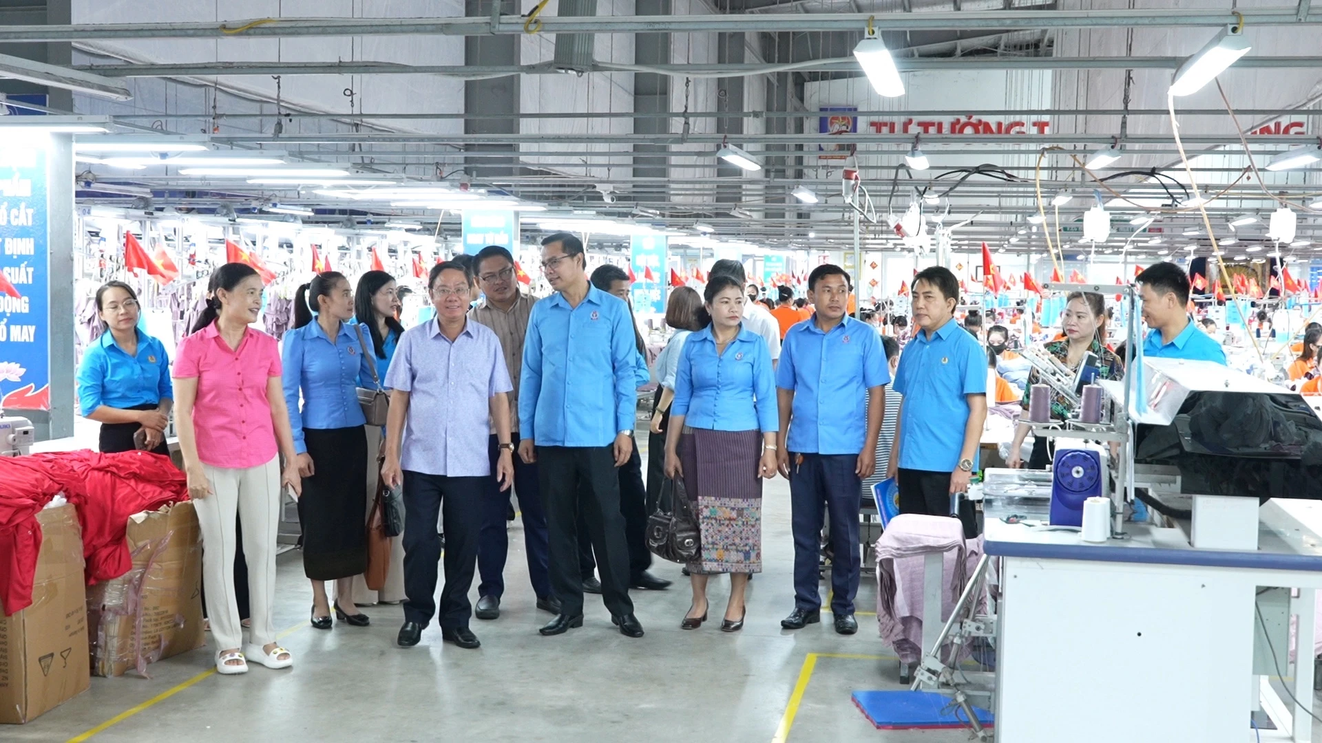 đoàn công tác Liên hiệp Công đoàn tỉnh Salavan (Lào) do Chủ tịch Liên hiệp Công đoàn tỉnh Salavan Saisamout Chittakone làm trưởng đoàn đã đến thăm và làm việc với Công ty TNHH S&D
