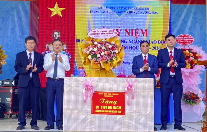 Lãnh đạo tỉnh dự lễ khai giảng năm học mới tại Trung tâm Giáo dục Nghề nghiệp-Giáo dục thường xuyên khu vực Hướng Hóa