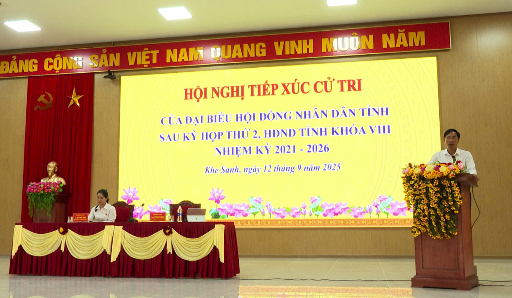 Tổ đại biểu HĐND tỉnh số 13 tiếp thu các ý kiến, kiến nghị của cử tri xã Khe Sanh - Ảnh: H.H
