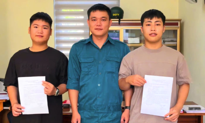 Xã Lệ Thủy: 14 thanh niên viết đơn tình nguyện tham gia nghĩa vụ Quân sự và Công an nhân dân