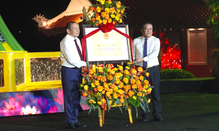 Lời tri ân 'Dòng sông hoa lửa'