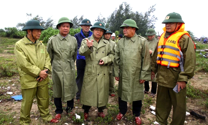 Ứng phó bão số 10: Quyết liệt, chắc phương châm “4 tại chỗ”