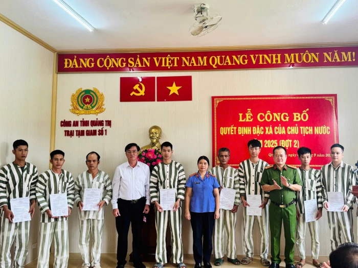 Trại tạm giam số 1 Công an tỉnh Quảng Trị công bố đặc xá cho 9 phạm nhân