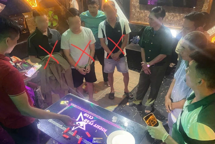 Bắt quả tang các đối tượng sử dụng trái phép ma túy trong quán karaoke