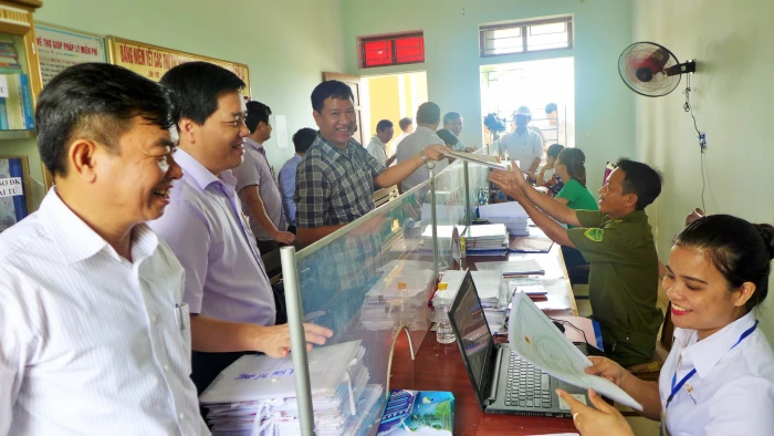 Nhiều đơn vị chưa mở tài khoản: Kho bạc phối hợp xử lý dứt điểm, chi lương trước 15/9