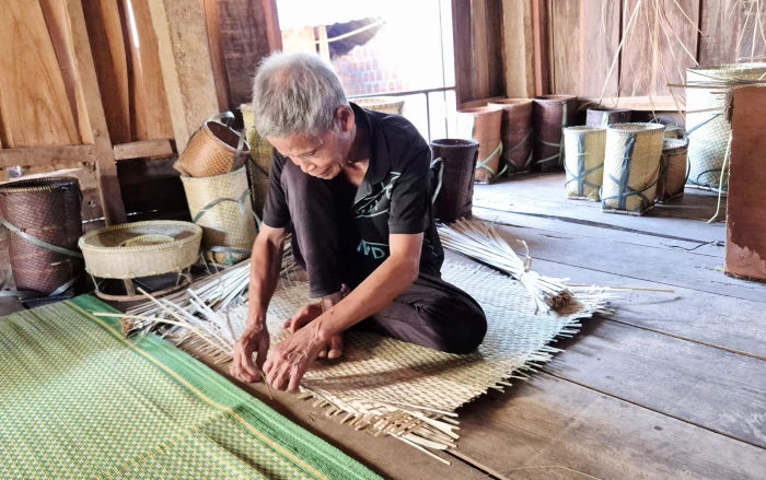 Người giữ “lửa” nghề truyền thống