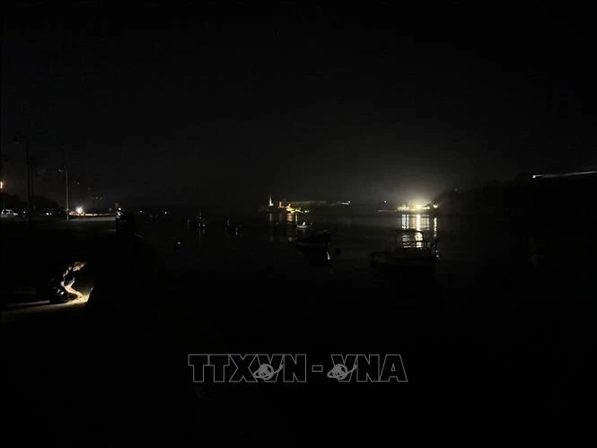 Thủ đô La Habana (Cuba) chìm trong bóng tối do mất điện tối 10/9/2025. Ảnh: Việt Hoàng/TTXVN