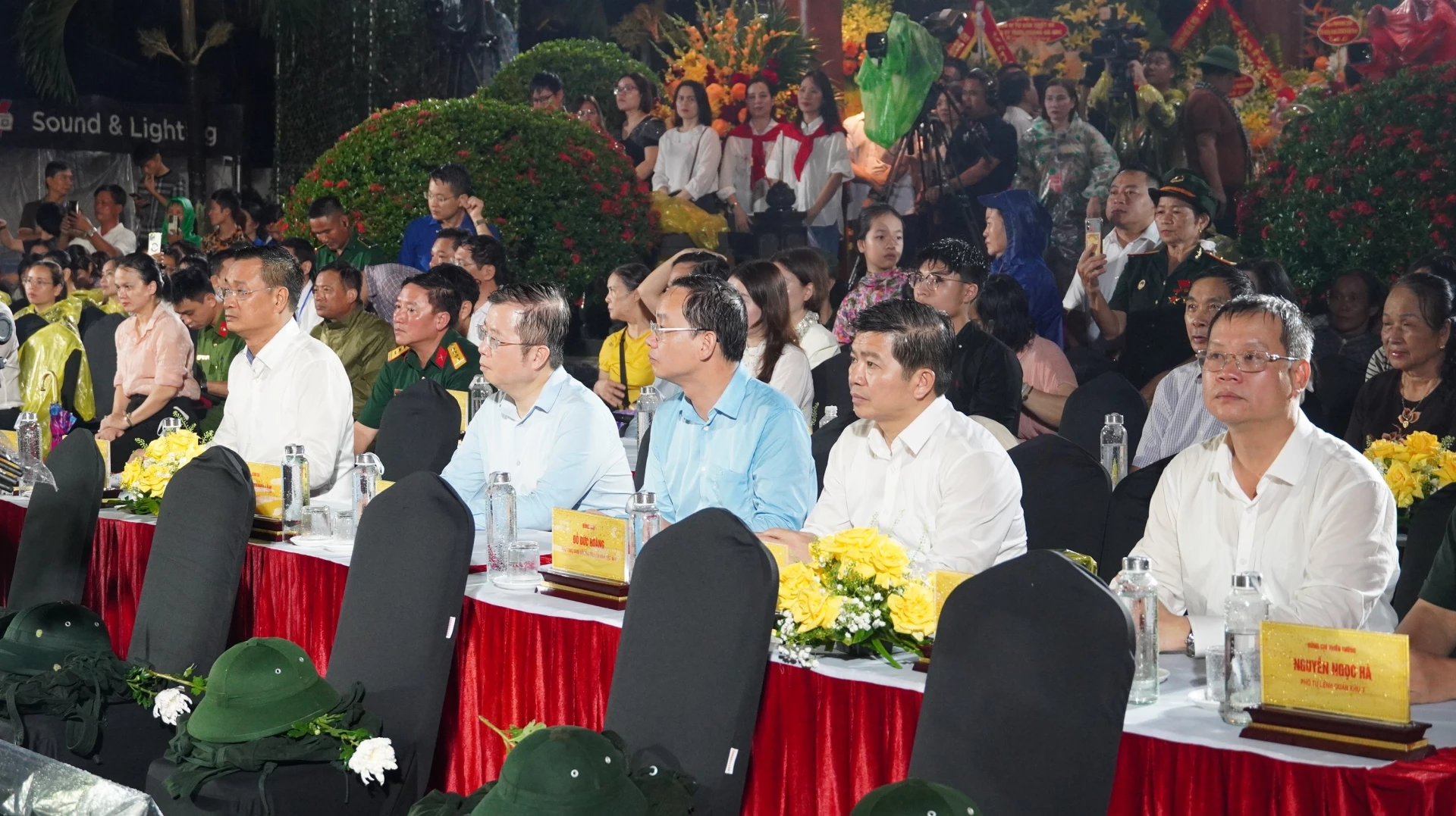 Đại biểu tham dự chương trình - Ảnh: QV