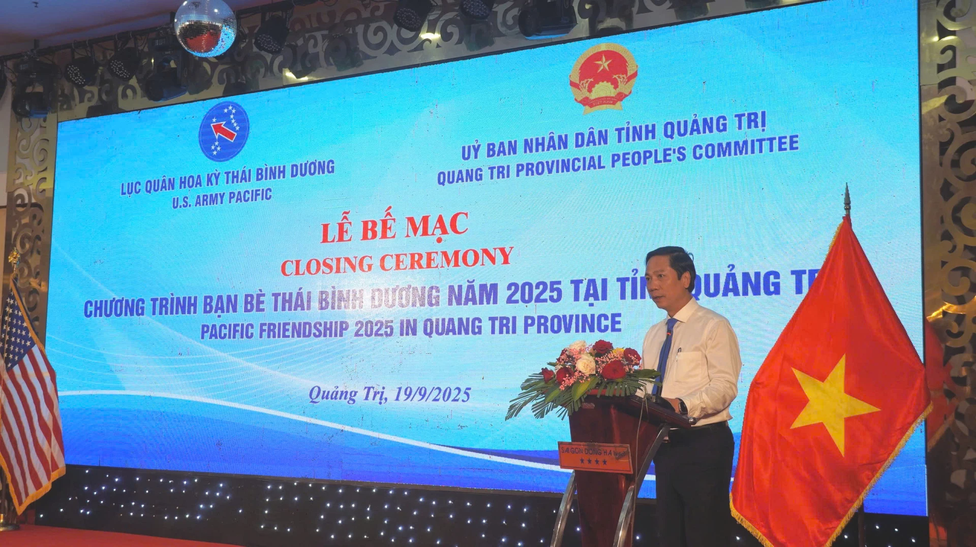 Phó Chủ tịch Thường trực UBND tỉnh Hoàng Nam phát biểu tại lễ bế mạc - Ảnh: QN