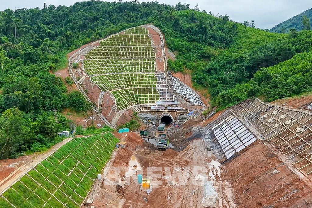 Công trường Dự án cải tạo tuyến đường sắt qua đèo Khe Nét. Ảnh: Bnews/TTXVN