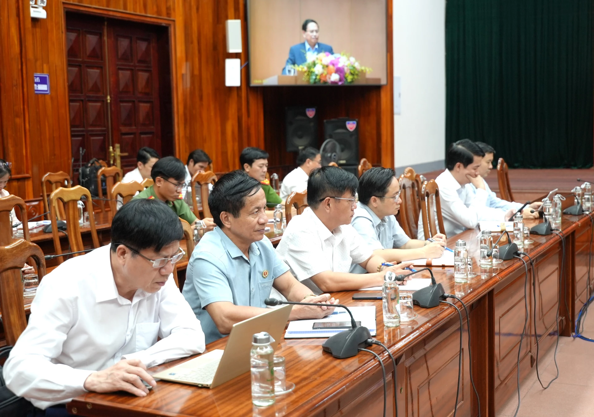 Các đại biểu dự phiên họp tại điểm cầu Quảng Trị - Ảnh: Trung Đức