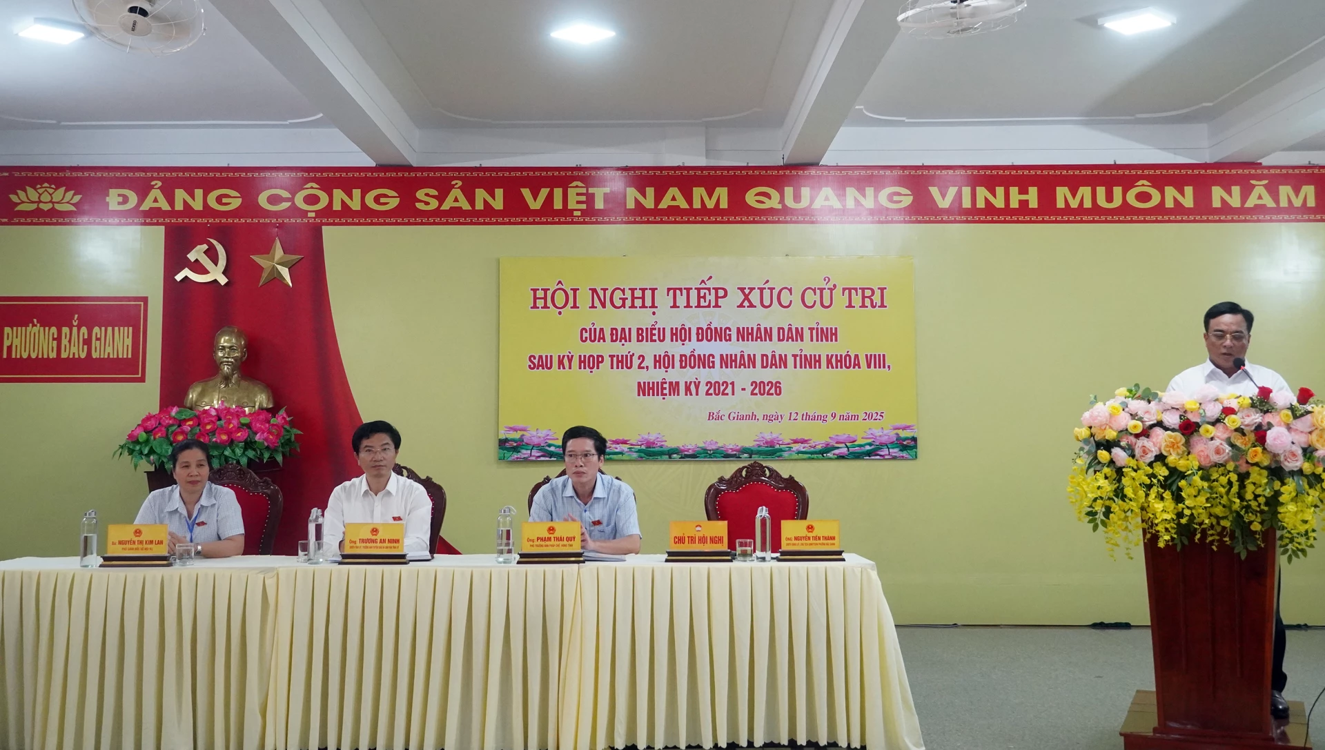Tổ đại biểu HĐND tỉnh số 4 tiếp xúc với cử tri các phường Bắc Gianh, Ba Đồn - Ảnh: N.M