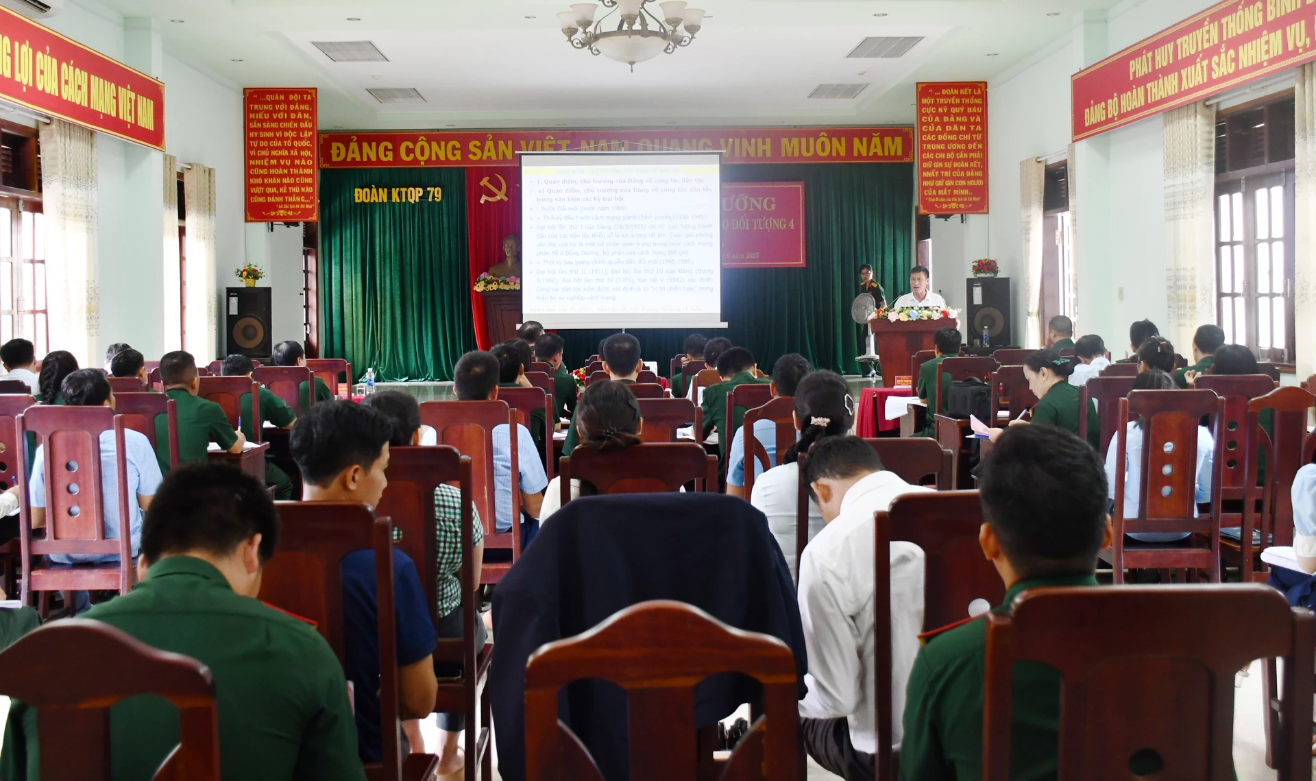 Quang cảnh lớp tập huấn - Ảnh: N.H