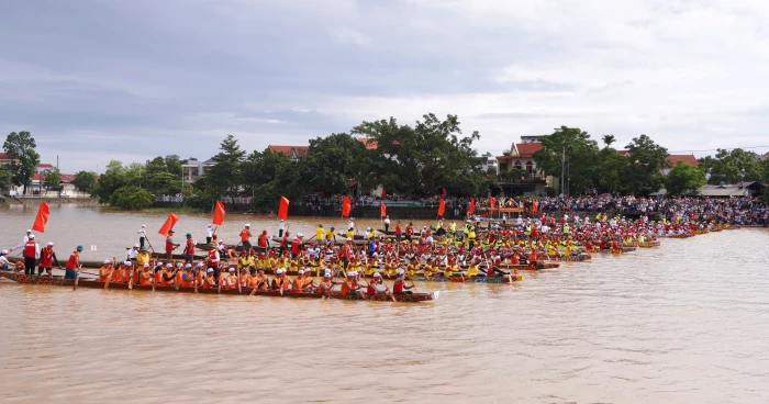 Tưng bừng lễ hội đua, bơi thuyền truyền thống trên sông Kiến Giang