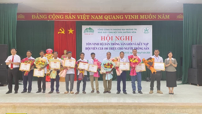 Biểu dương, khen thưởng 10 hộ dân trồng sắn giỏi