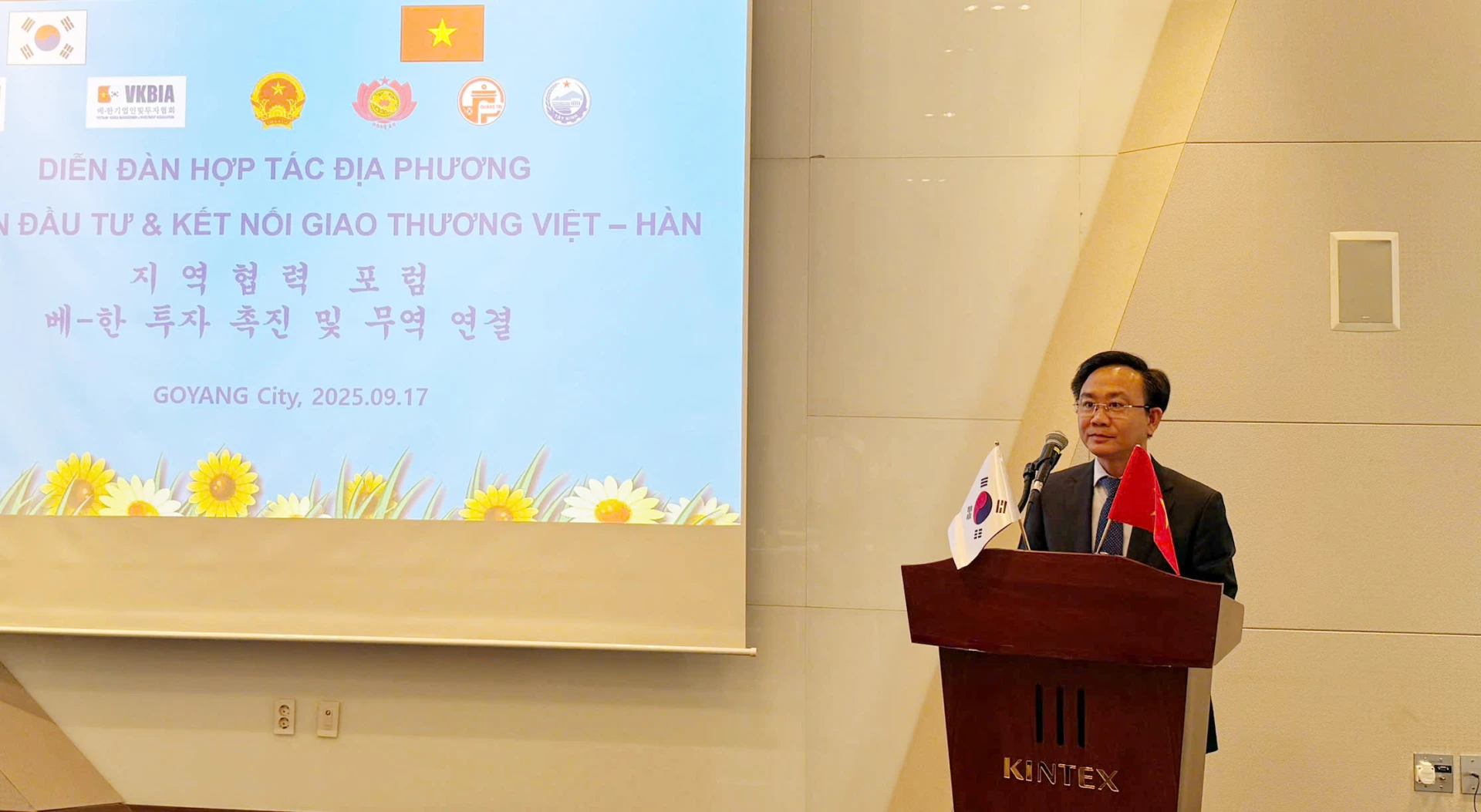 Phó Chủ tịch UBND tỉnh Quảng Trị Hoàng Xuân Tân phát biểu tại buổi làm việc - Ảnh: MT

