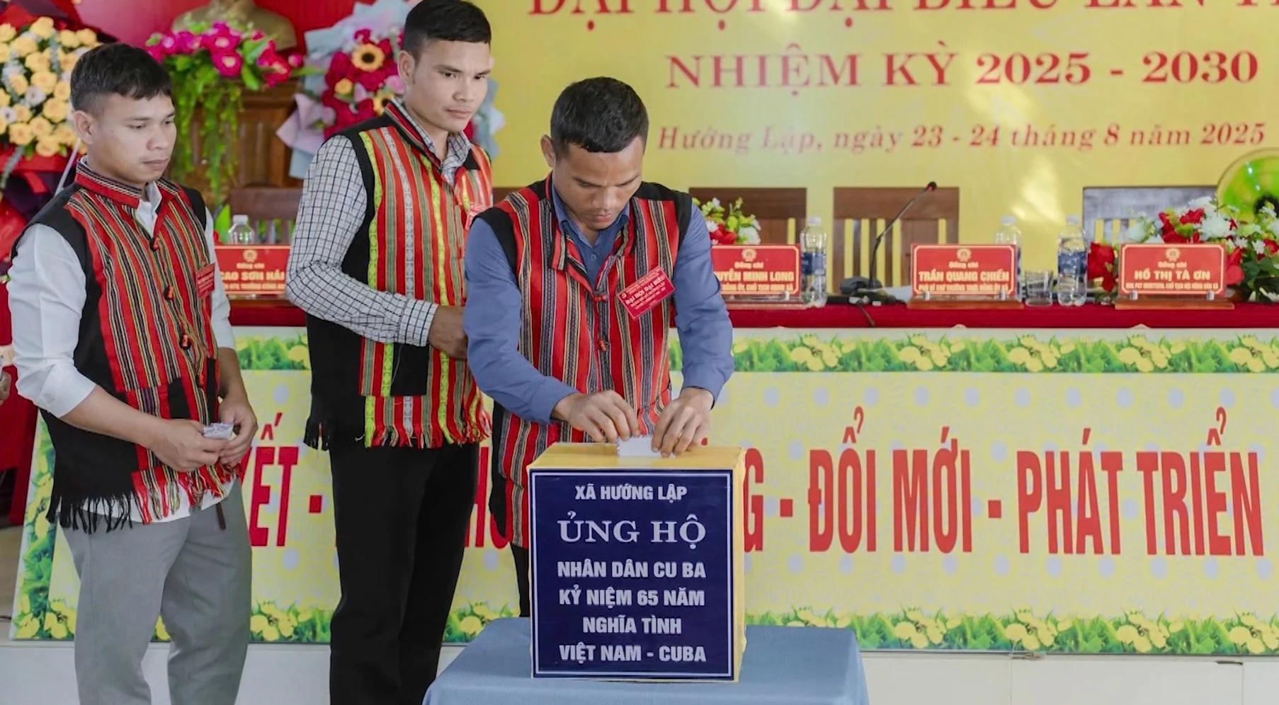 Đồng bào xã Hướng Lập, tỉnh Quảng Trị ủng hộ Nhân dân Cuba