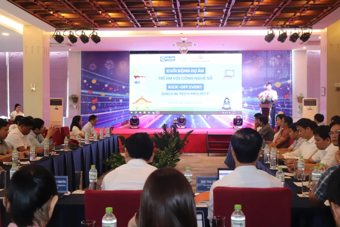 Khởi động dự án 'Trẻ em với công nghệ'