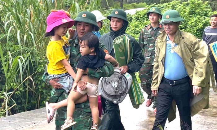 100% quân và dân đặc khu Cồn Cỏ đã vào hầm trú ẩn an toàn