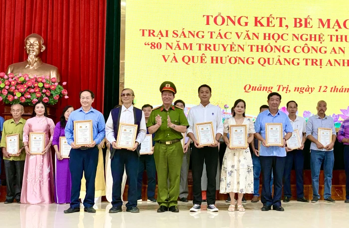 Trao giải sáng tác văn học nghệ thuật chủ đề '80 năm truyền thống Công an nhân dân và quê hương Quảng Trị anh hùng'