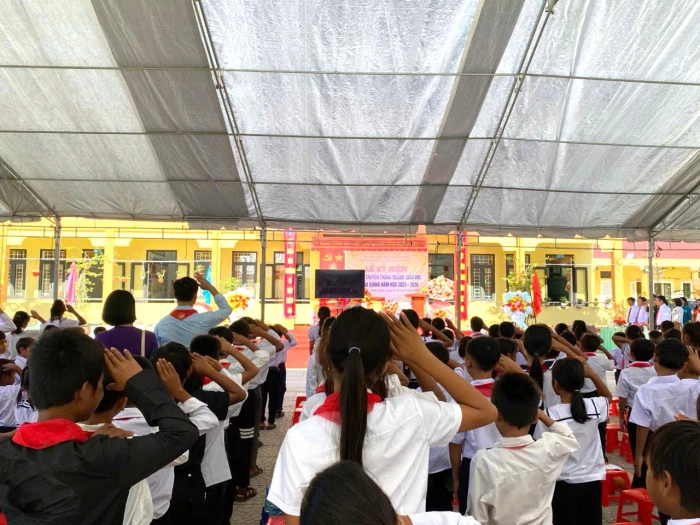 Phó Chủ tịch HĐND tỉnh Lê Vĩnh Thế dự khai giảng năm học mới