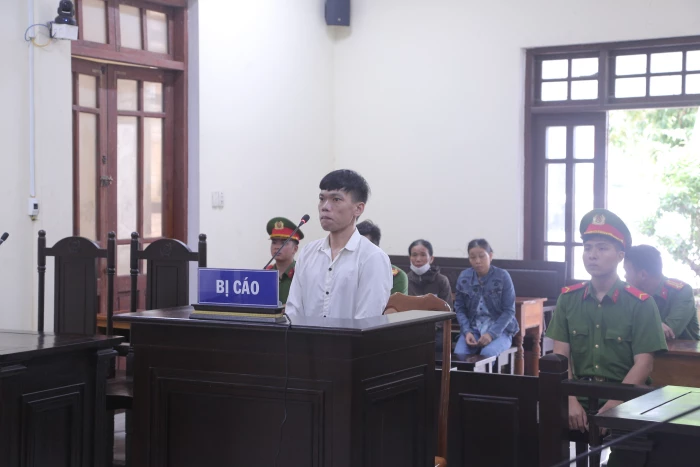 Lĩnh án 8 năm 6 tháng tù vì mua bán trái phép chất ma túy