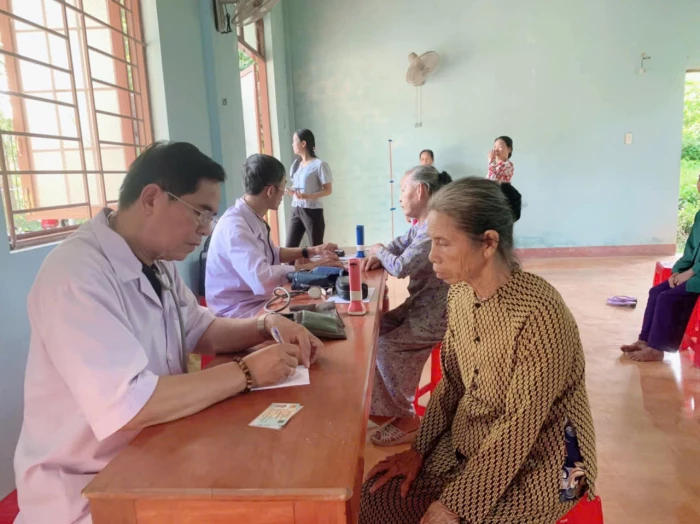 Chung tay chăm sóc sức khỏe người cao tuổi