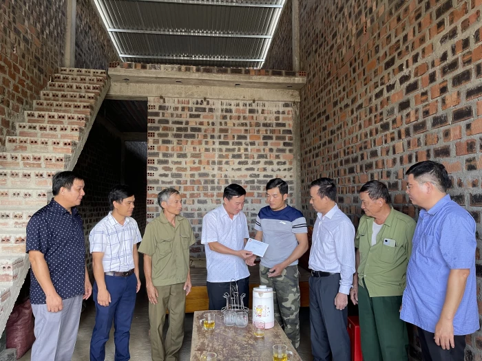 MTTQ Việt Nam tỉnh Quảng Trị thăm, hỗ trợ gia đình khó khăn bị ảnh hưởng do bão số 6