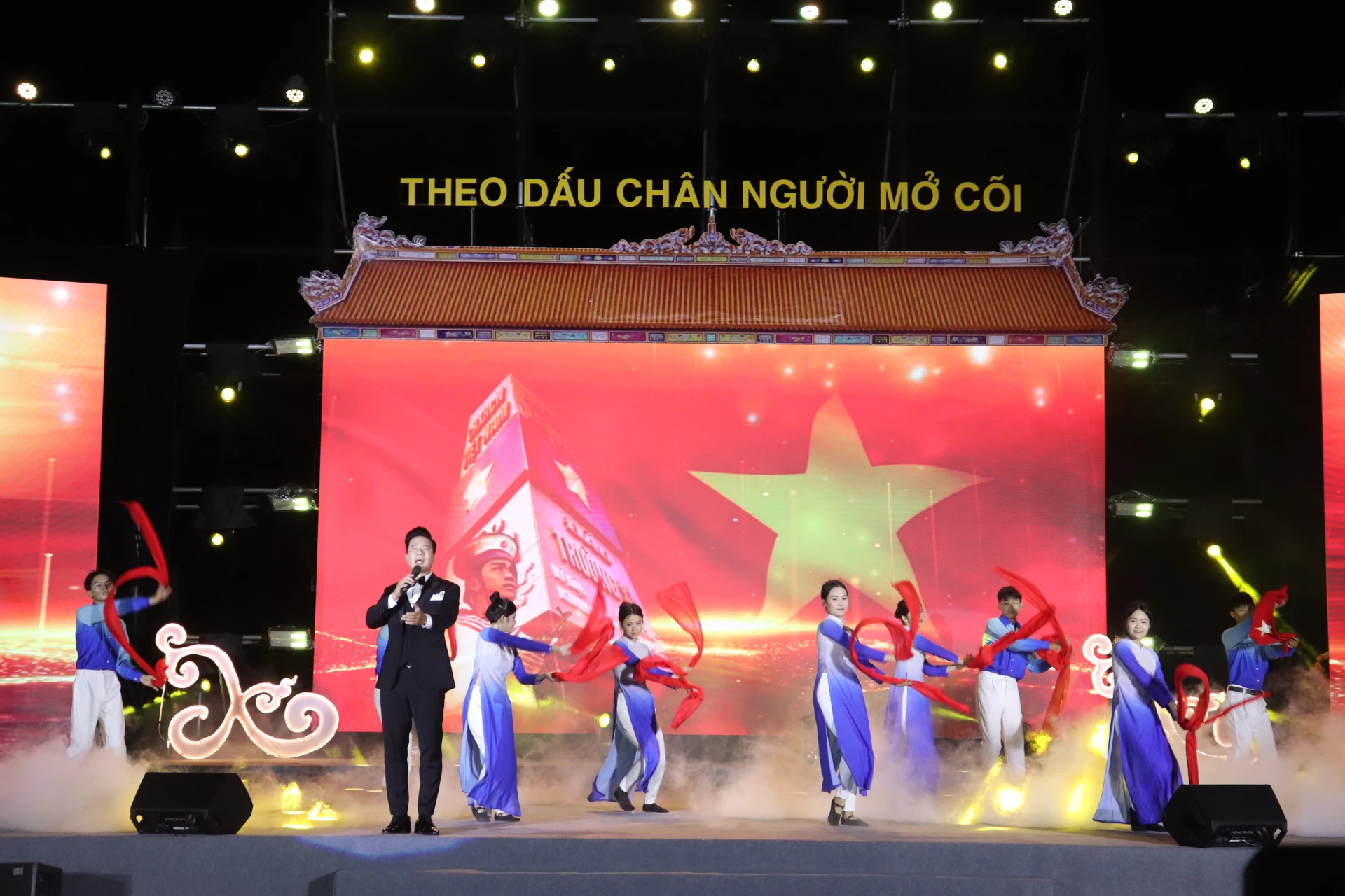 Tiết mục văn nghệ của chương trình - Ảnh: T.P