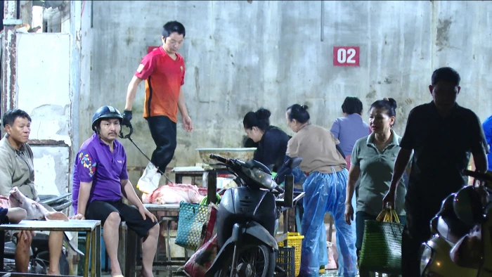 Lò mổ gia súc bị đình chỉ vẫn ngang nhiên hoạt động