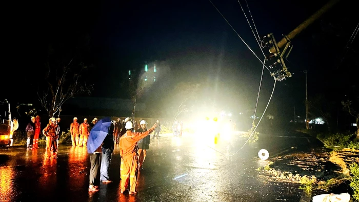 Công ty Điện lực Quảng Trị: Khẩn trương khôi phục lưới điện