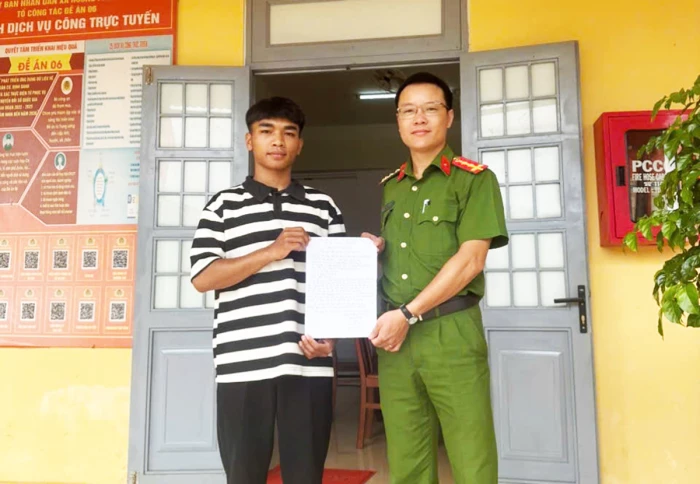 Xúc động khi xem phim “Mưa đỏ”, thanh niên tình nguyện tham gia nghĩa vụ Công an Nhân dân