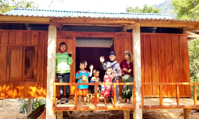 Những nếp nhà nghĩa tình