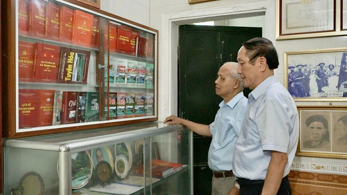 Cán bộ hưu trí với tinh thần “Học không bao giờ cùng”