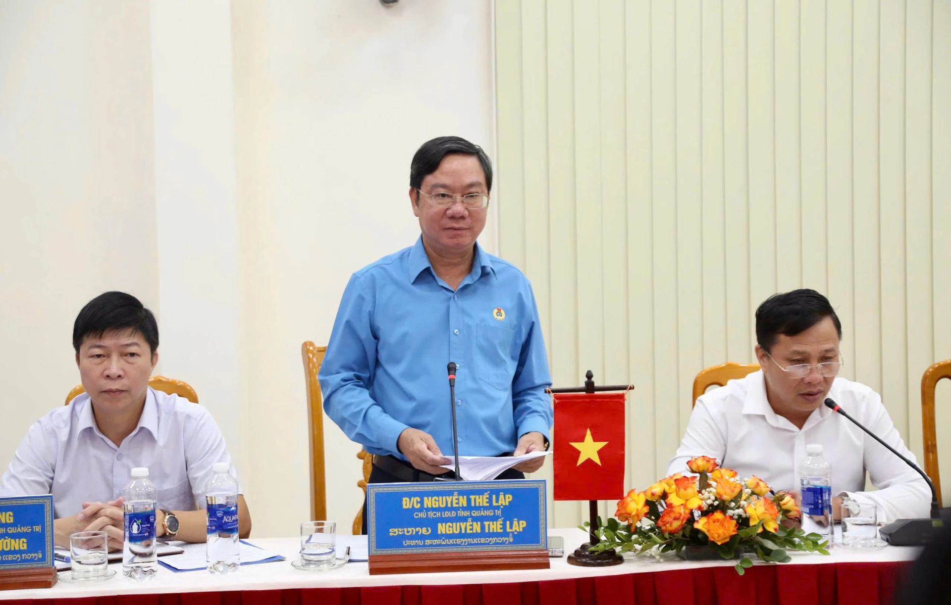 Lãnh đạo LĐLĐ tỉnh Quảng Trị thông báo khái quát tình hình hoạt động của công đoàn tỉnh Quảng Trị - Ảnh: M.Đ