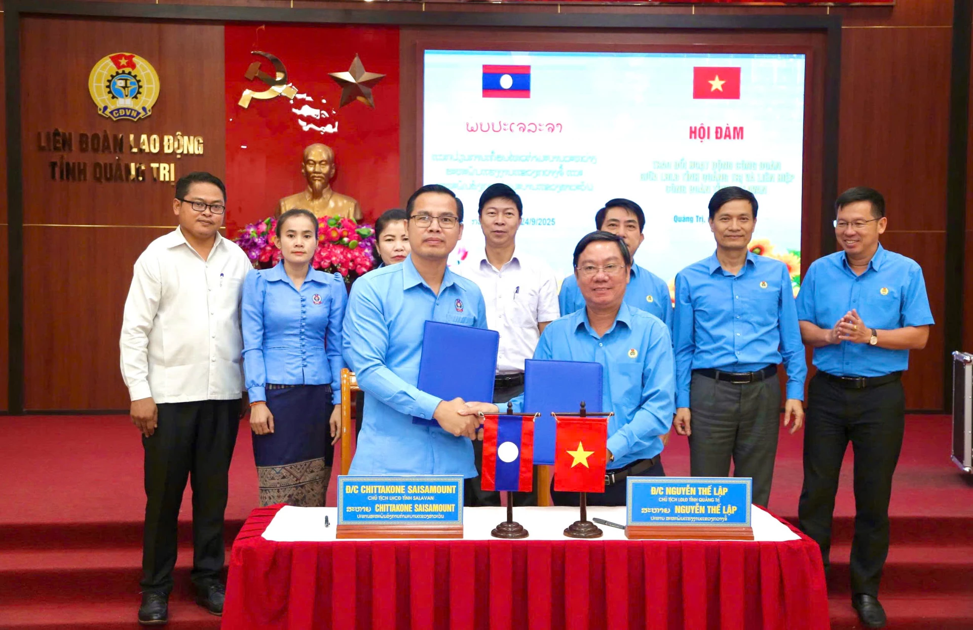 Lãnh đạo LĐLĐ tỉnh Quảng Trị và Liên hiệp Công đoàn tỉnh Salavan đã thống nhất một số nội dung hợp tác quan trọng trong thời gian tới - Ảnh: M.Đ
