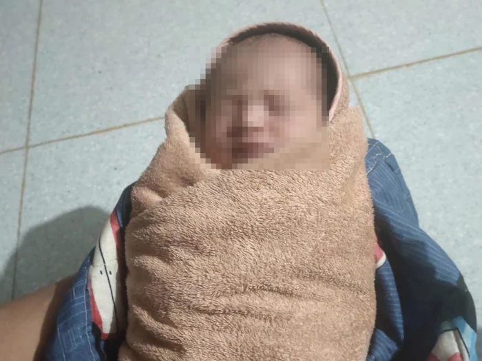 Tìm người thân cho bé gái sơ sinh bị bỏ rơi trong vườn nhà ở Cửa Tùng