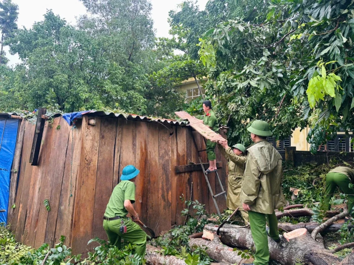 Xung kích trên tuyến đầu chống bão