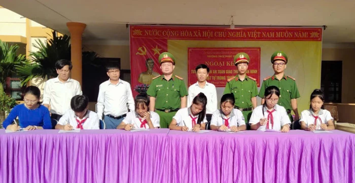 Đa dạng hình thức tuyên truyền về bảo đảm an toàn giao thông