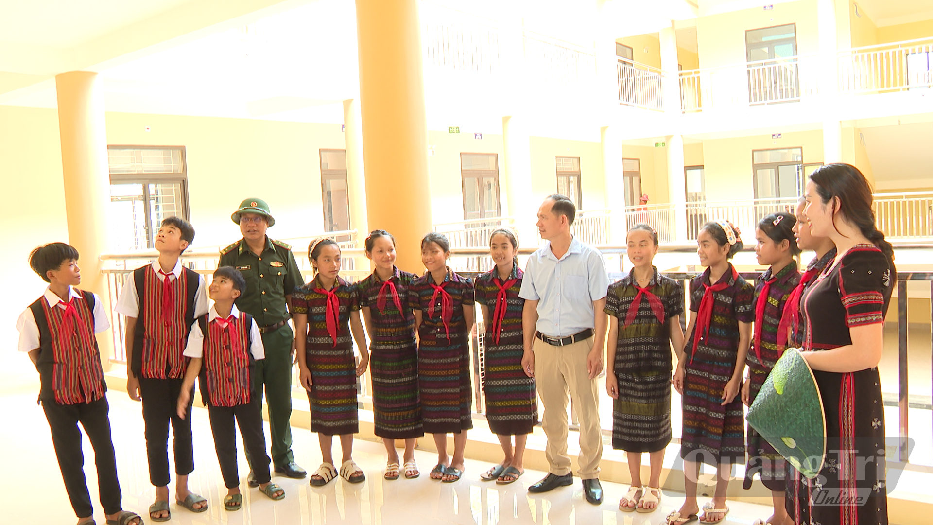 Học sinh Trường phổ thông dân tộc nội trú TH&THCS Đakrông, xã Đakrông hân hoan bước vào năm học mới - Ảnh: L.T