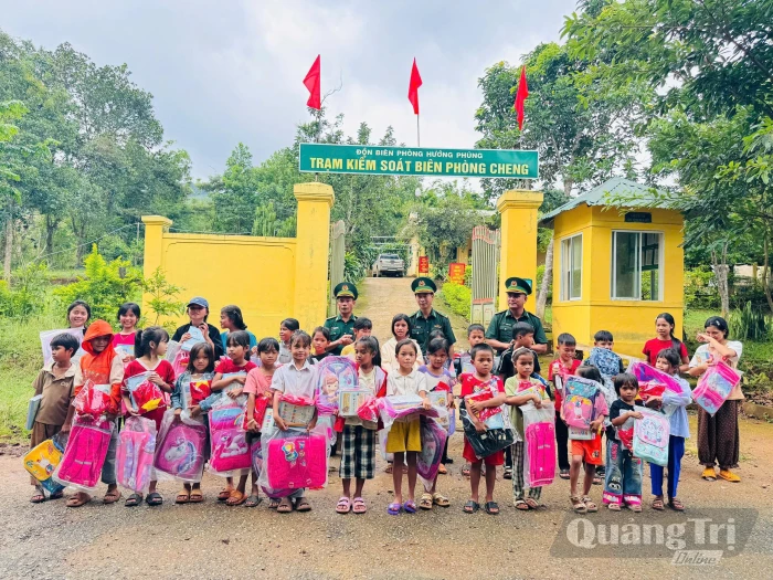 Chăm lo cho học sinh vùng biên giới