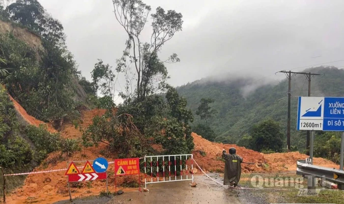 Giữ bình yên 'mùa đất lở'