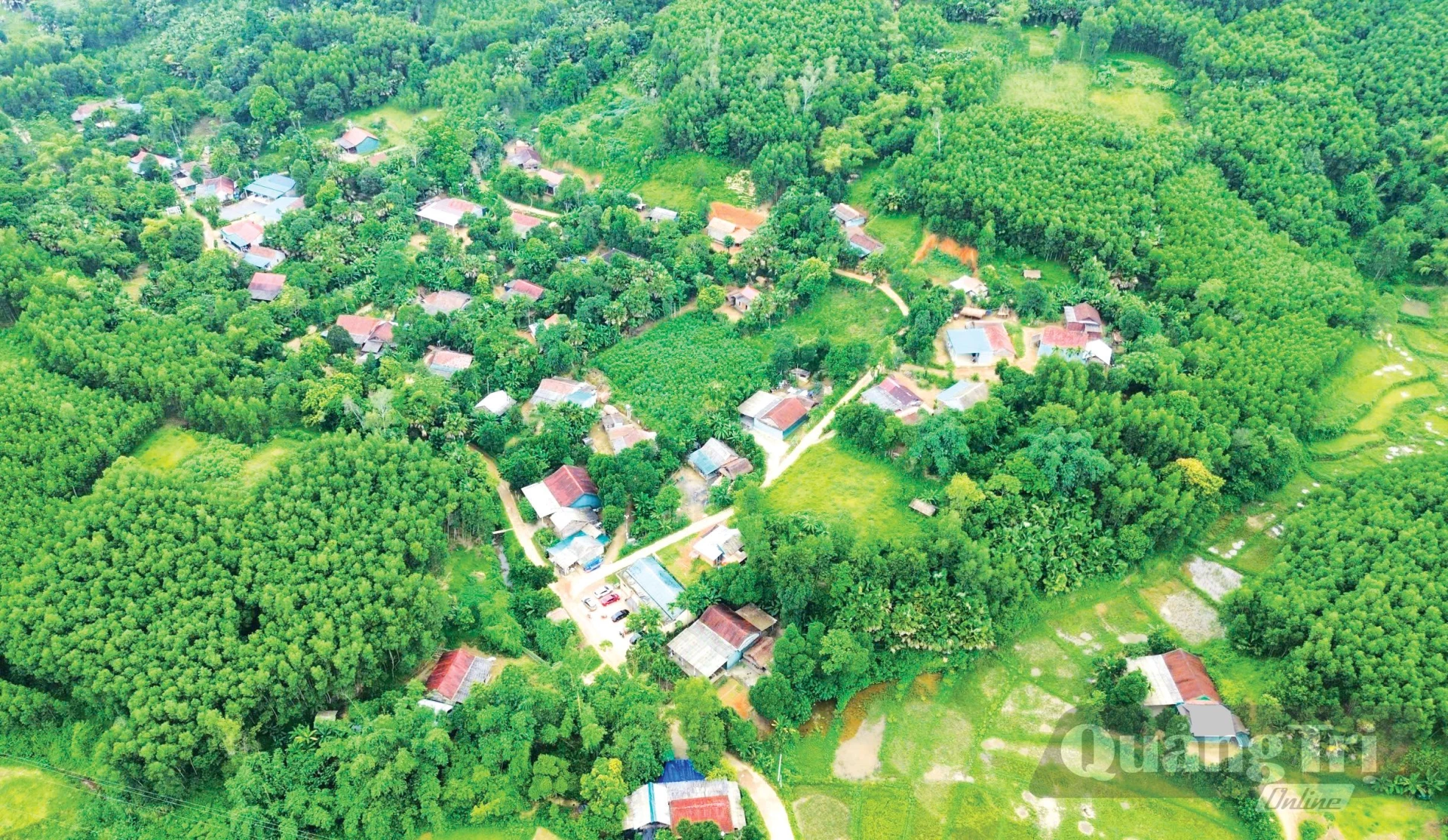 Thôn Tiến Hóa có dân cư thưa thớt, xa trung tâm xã nên mô hình “Chính quyền lưu động vì Nhân dân phục vụ” đã giúp bà con hạn chế đi lại - Ảnh: X.V