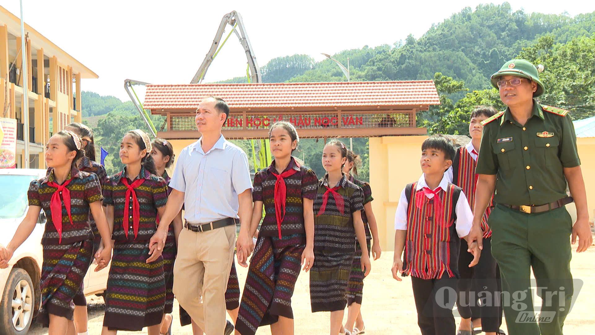 Mở lối cho giáo dục vùng khó