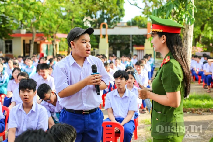Định hình 'bản lĩnh số' cho thanh thiếu niên