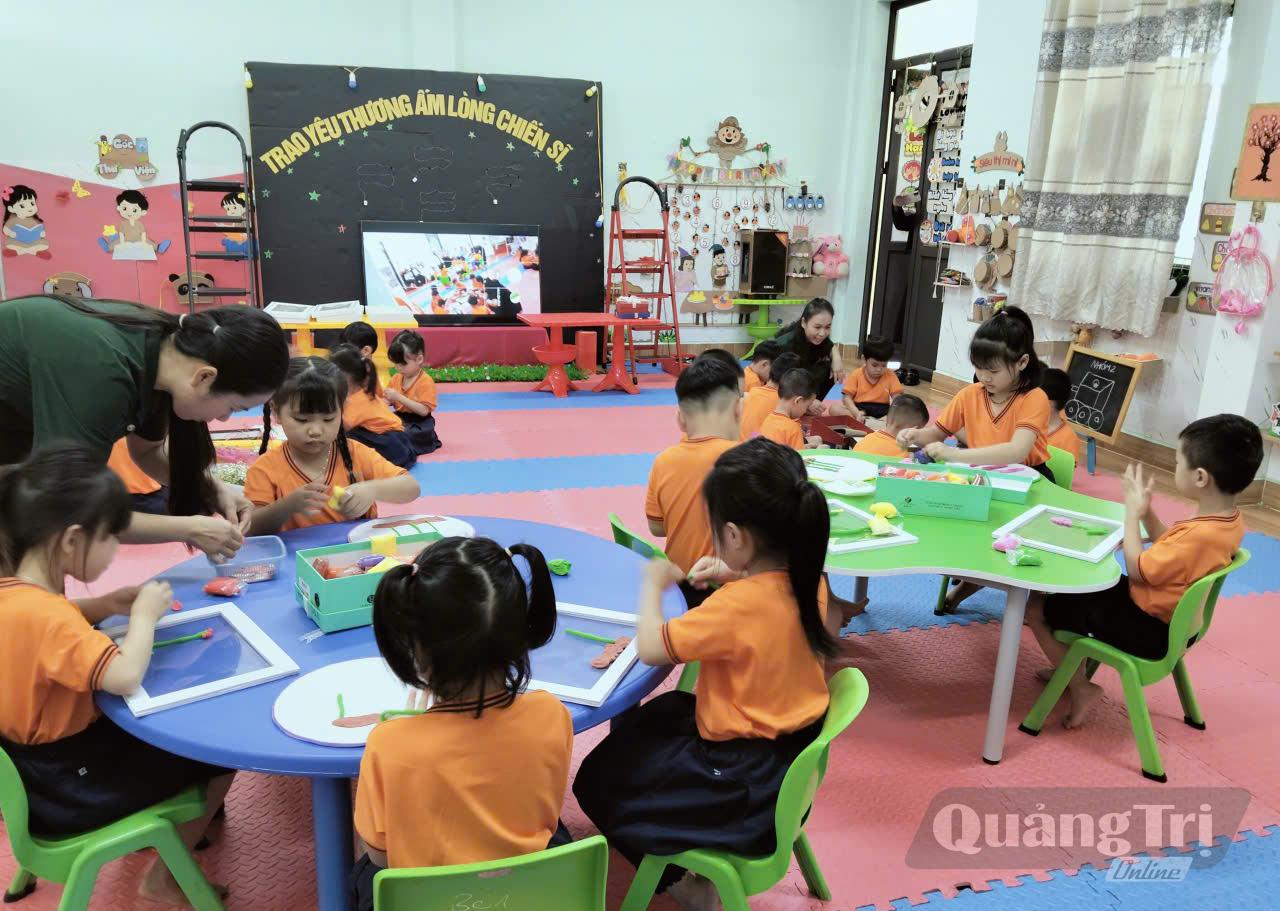 Một tiết học ở Trường mầm non Trung Thuần - Ảnh: N.Tr