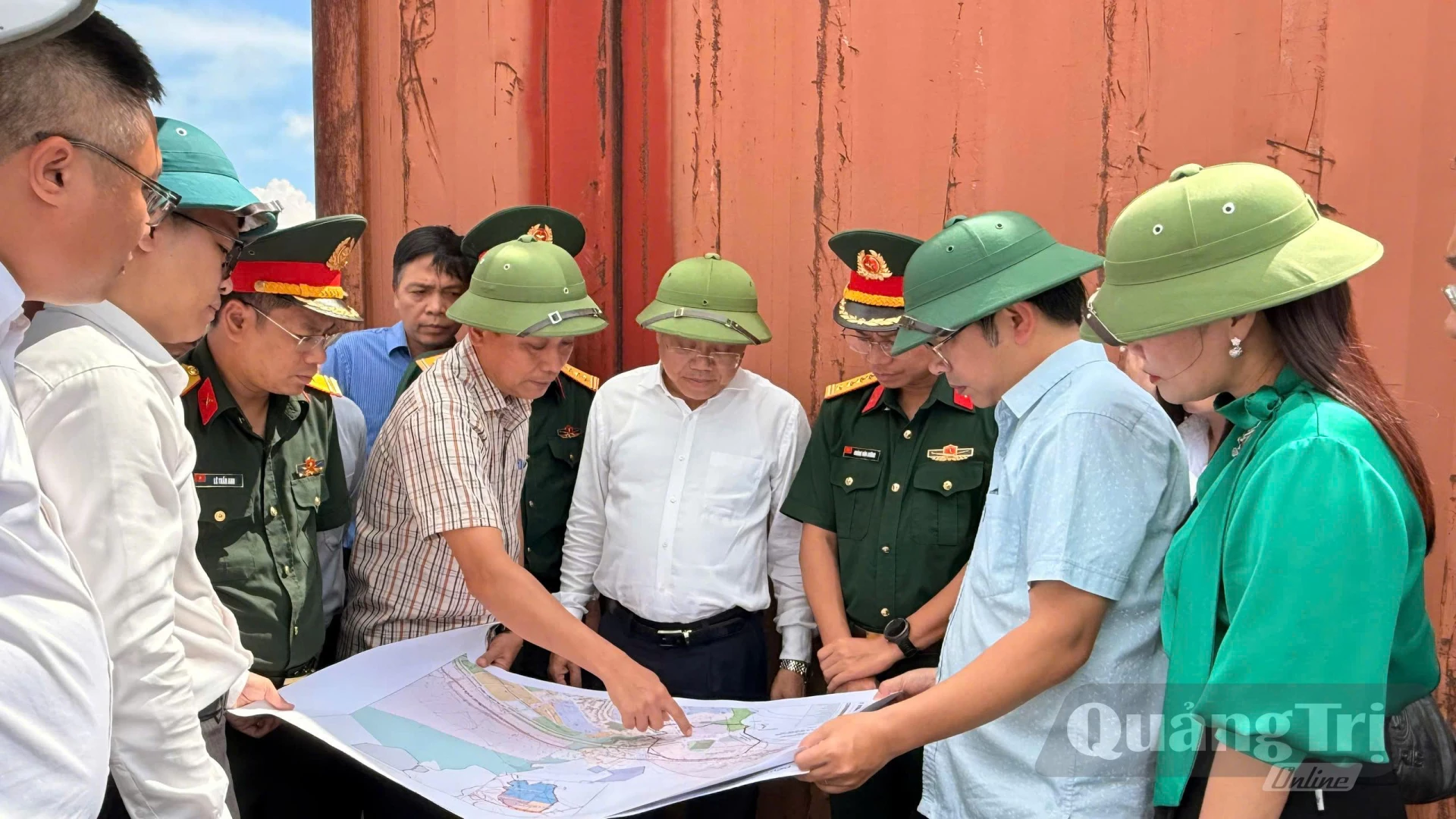 Ban quản lý Khu kinh tế tỉnh báo cáo quy hoạch chi tiết khu vực cửa khẩu quốc tế Lao Bảo  - Ảnh: Hoàng Hùng