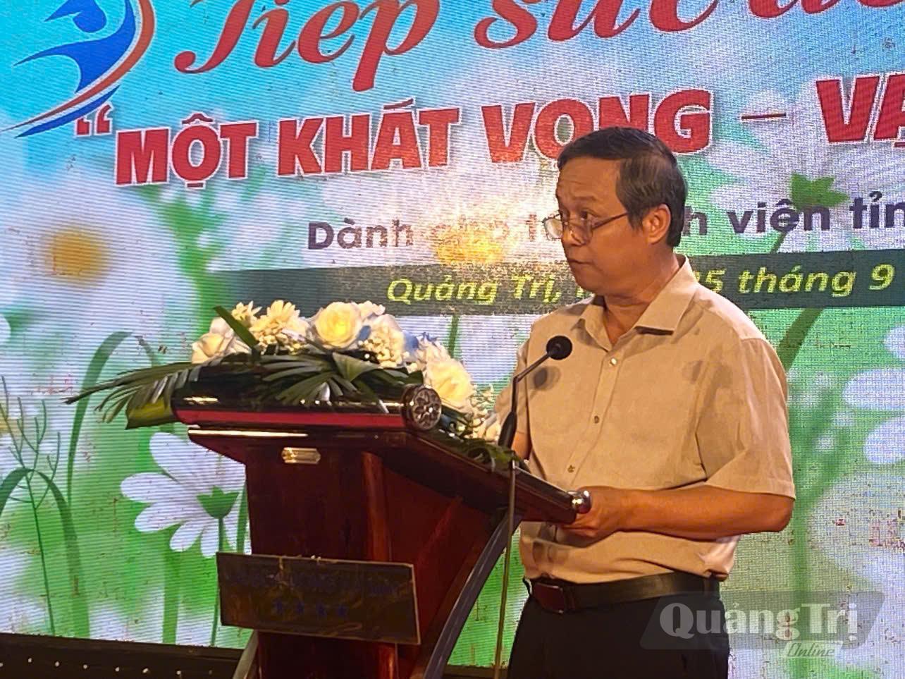 Đồng chí Nguyễn Trần Huy, Phó Chủ tịch HĐND tỉnh phát biểu tại lễ trao học bổng. Ảnh: V.A