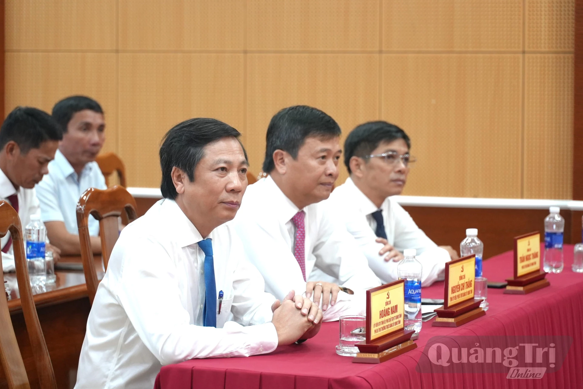 Đồng chí Hoàng Nam, Phó Chủ tịch Thường trực UBND tỉnh, Phó Bí thư Thường trực Đảng ủy UBND tỉnh và các đồng chí Phó Bí thư Đảng ủy UBND tỉnh tham dự buổi lễ - Ảnh: T.Đ